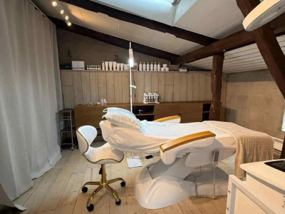 Beauty Glow tar sina behandlingar till nästa nivå med massagebänkar från Deckams